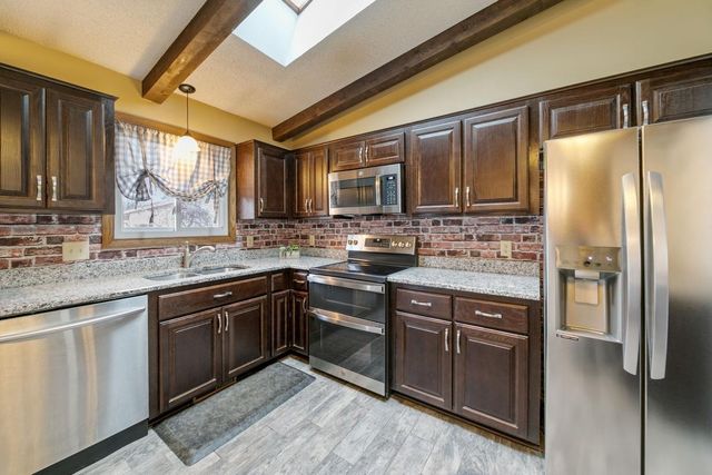 4614 Beacon Hill Road, Eagan, MN 55122