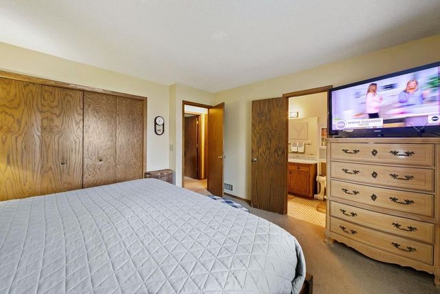 4614 Beacon Hill Road, Eagan, MN 55122