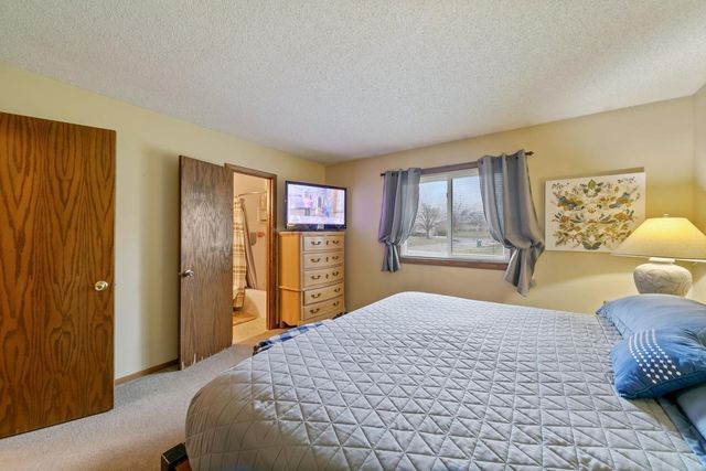 4614 Beacon Hill Road, Eagan, MN 55122