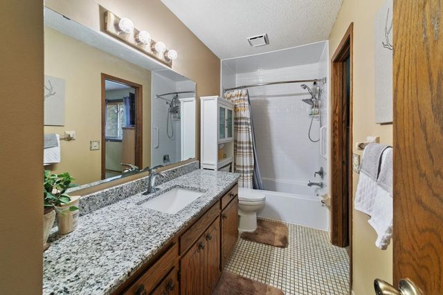 4614 Beacon Hill Road, Eagan, MN 55122