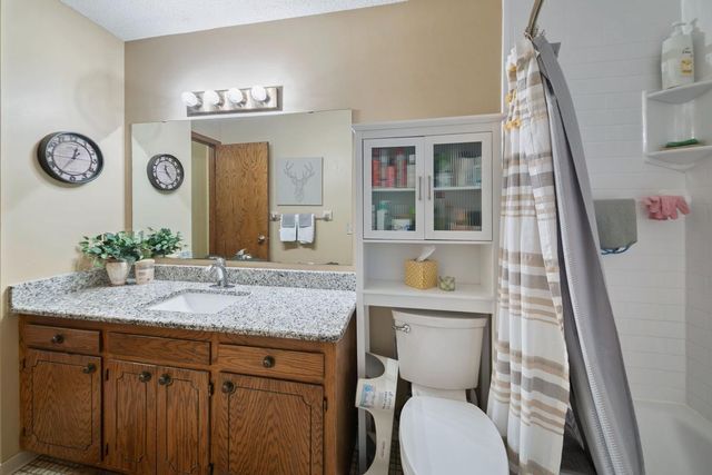 4614 Beacon Hill Road, Eagan, MN 55122