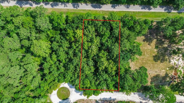 22 Majestic Falls Drive, Kingwood, TX 77339