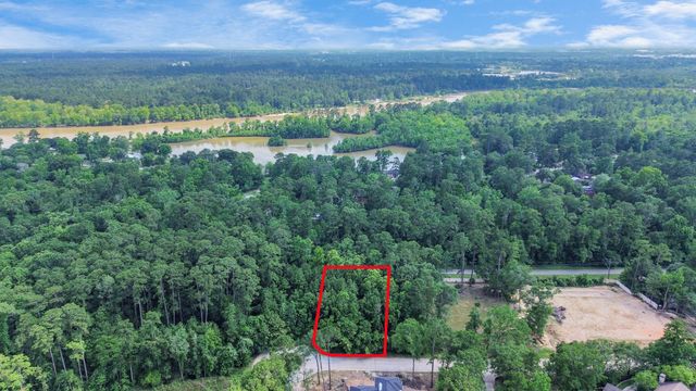 22 Majestic Falls Drive, Kingwood, TX 77339