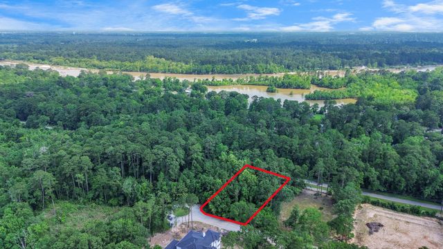 22 Majestic Falls Drive, Kingwood, TX 77339