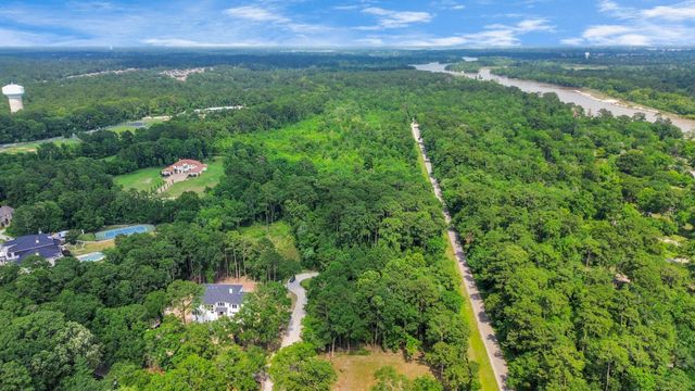 22 Majestic Falls Drive, Kingwood, TX 77339