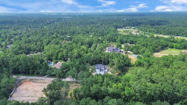 22 Majestic Falls Drive, Kingwood, TX 77339