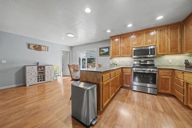 16270 Meadow View Rd, Sutter Creek, CA 95685