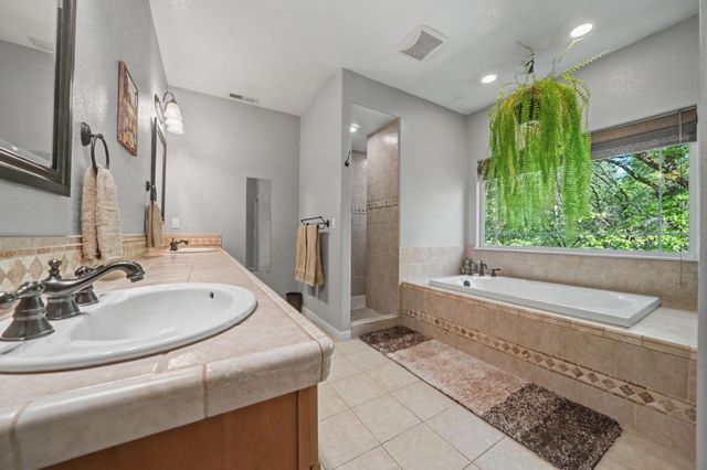 16270 Meadow View Rd, Sutter Creek, CA 95685