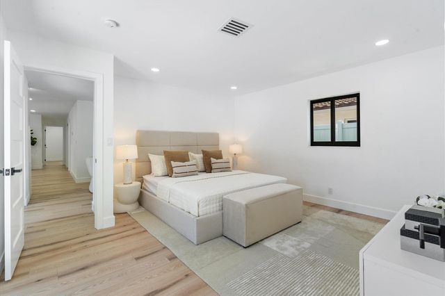 4721 Bayview Drive, Fort Lauderdale, FL 33308