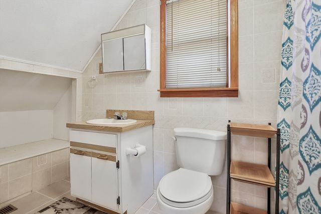 11 Warwick St 3, Lowell, MA 01851