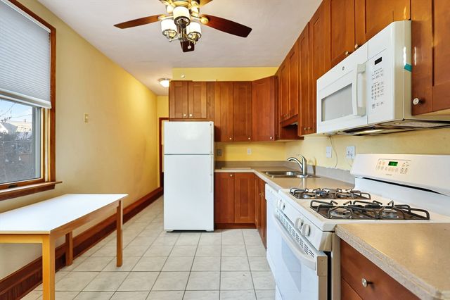 11 Warwick St 3, Lowell, MA 01851