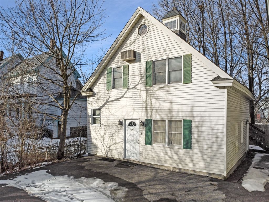 11 Warwick St 3, Lowell, MA 01851