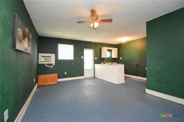 127 S Mesquite Drive, Victoria, TX 77905