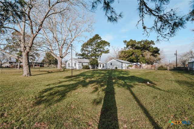 127 S Mesquite Drive, Victoria, TX 77905