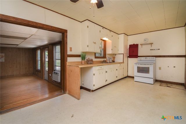 127 S Mesquite Drive, Victoria, TX 77905