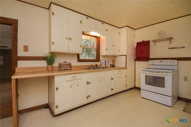 127 S Mesquite Drive, Victoria, TX 77905