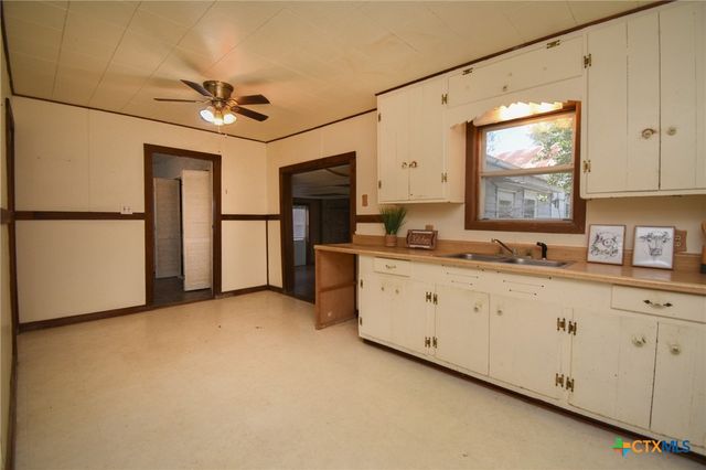 127 S Mesquite Drive, Victoria, TX 77905