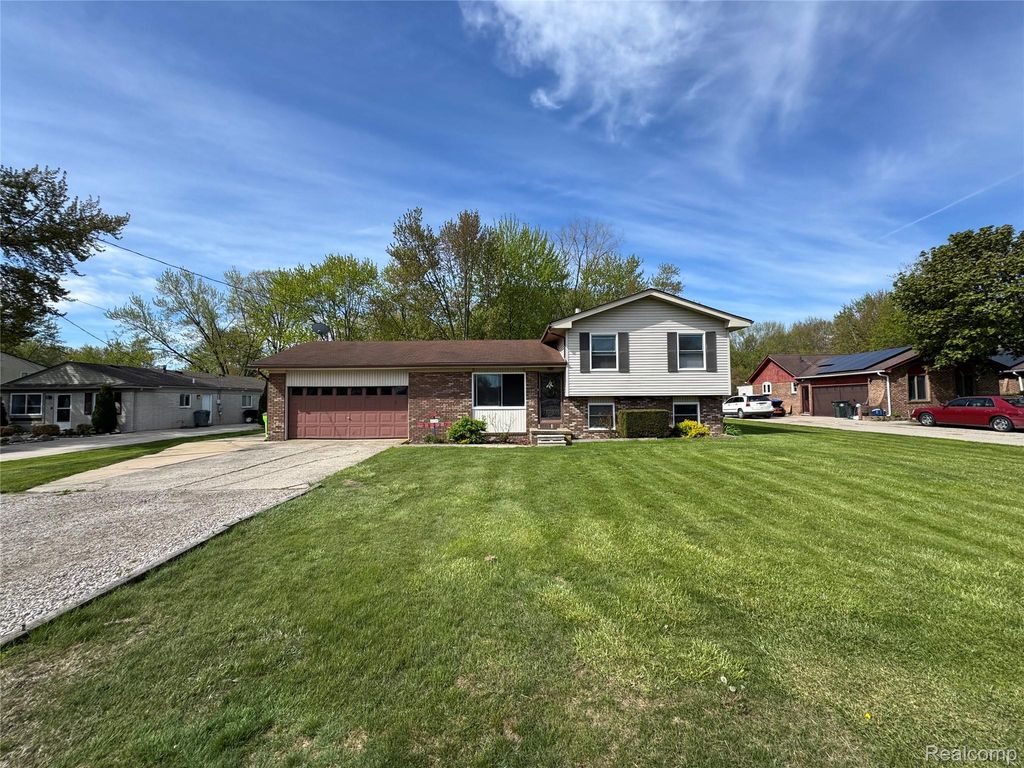 32520 Sutton Road, Chesterfield Township, MI 48047