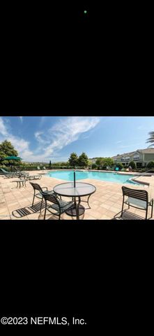 6801 ROUNDLEAF Drive, Jacksonville, FL 32258