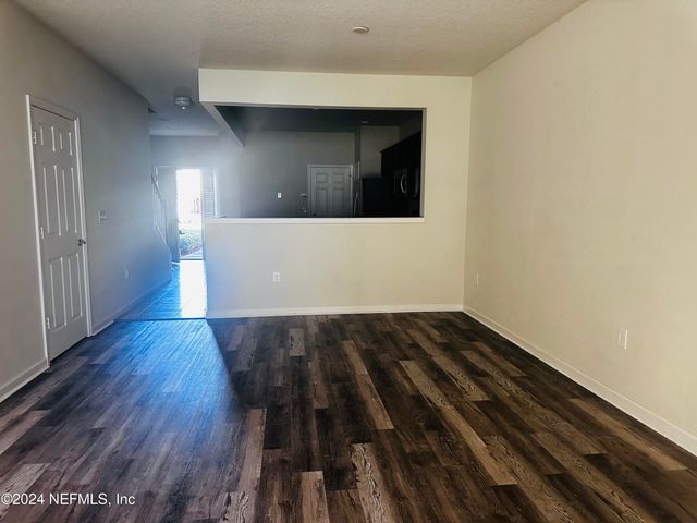 6801 ROUNDLEAF Drive, Jacksonville, FL 32258