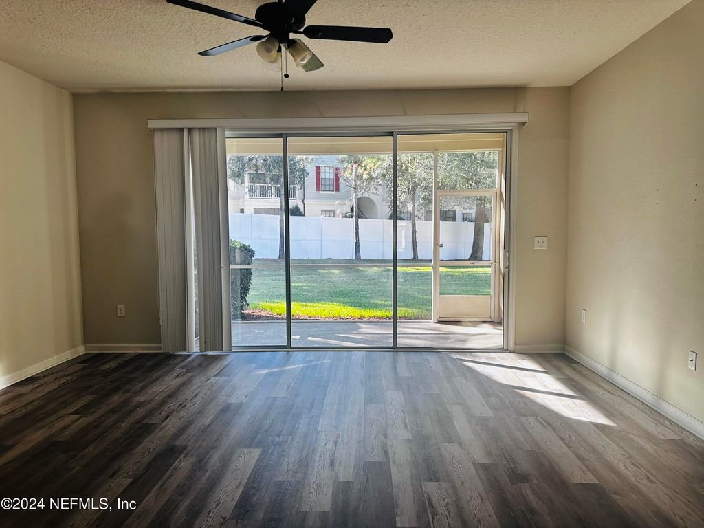 6801 ROUNDLEAF Drive, Jacksonville, FL 32258