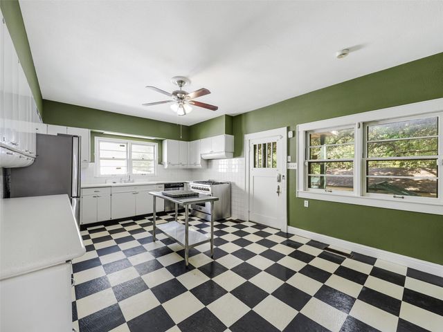 1119 W Walker Street, Denison, TX 75020