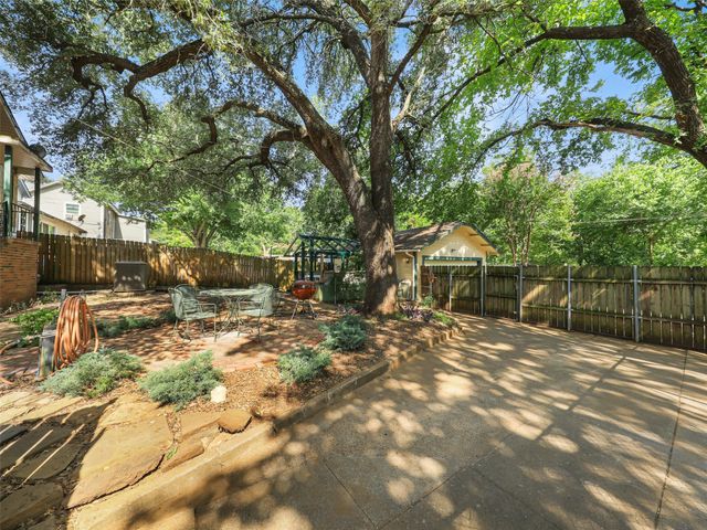 1119 W Walker Street, Denison, TX 75020