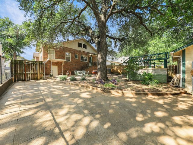 1119 W Walker Street, Denison, TX 75020