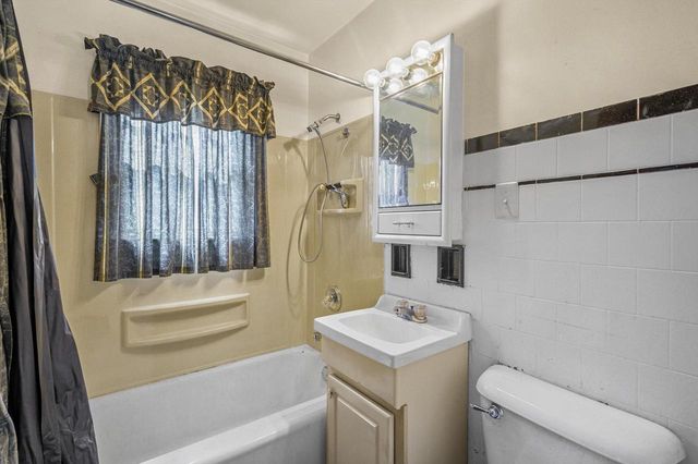 4908 N 27th STREET, Milwaukee, WI 53209
