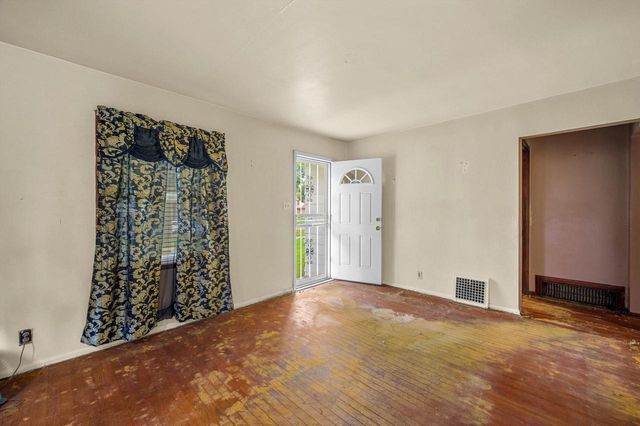 4908 N 27th STREET, Milwaukee, WI 53209