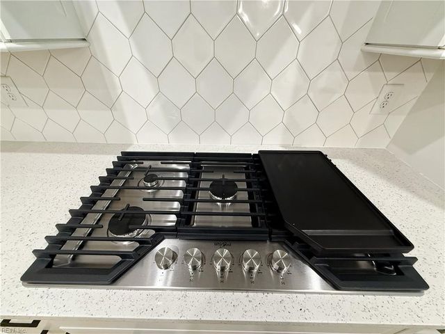 1537 Waltham LN, Newport News, VA 23608