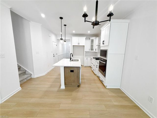 1537 Waltham LN, Newport News, VA 23608