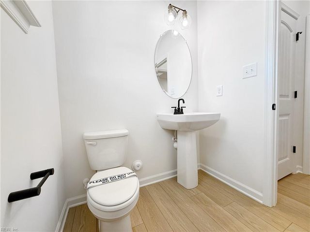 1537 Waltham LN, Newport News, VA 23608