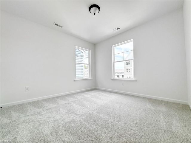 1537 Waltham LN, Newport News, VA 23608