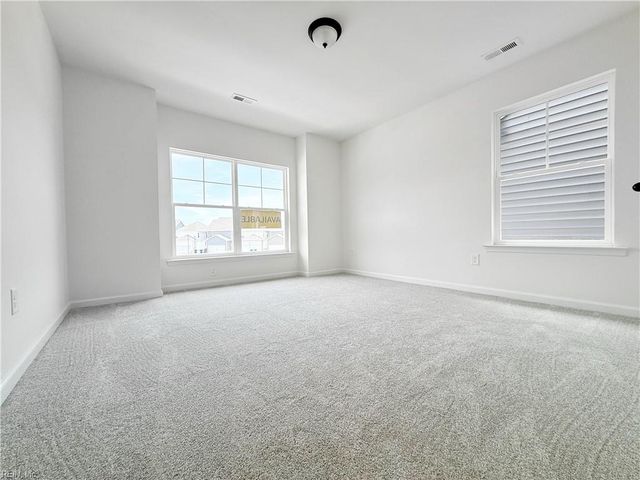 1537 Waltham LN, Newport News, VA 23608