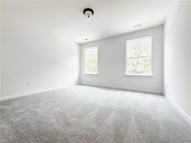 1537 Waltham LN, Newport News, VA 23608
