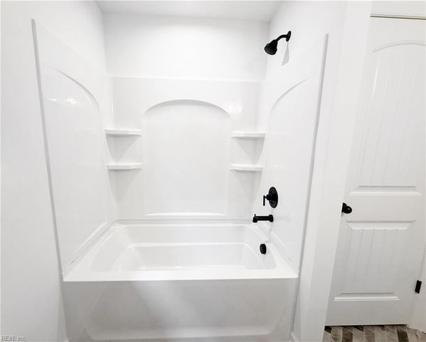 1537 Waltham LN, Newport News, VA 23608