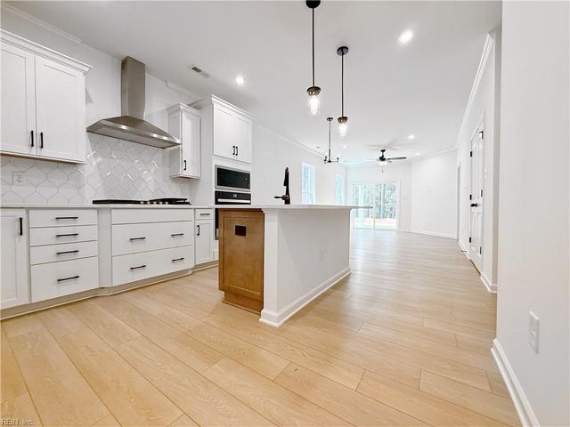 1537 Waltham LN, Newport News, VA 23608