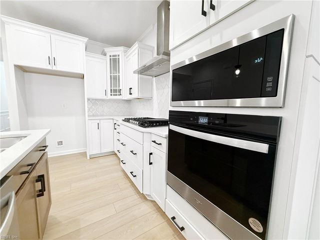 1537 Waltham LN, Newport News, VA 23608