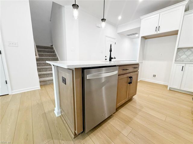 1537 Waltham LN, Newport News, VA 23608