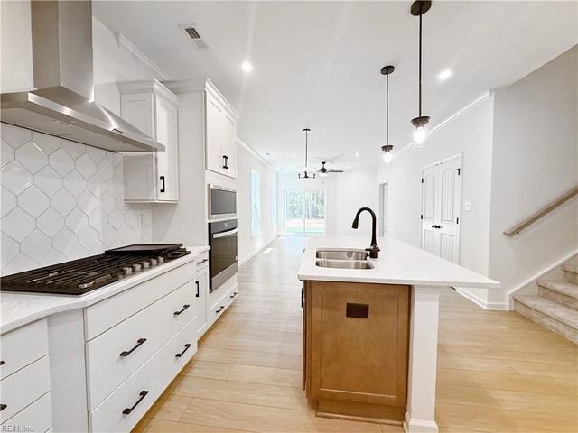 1537 Waltham LN, Newport News, VA 23608