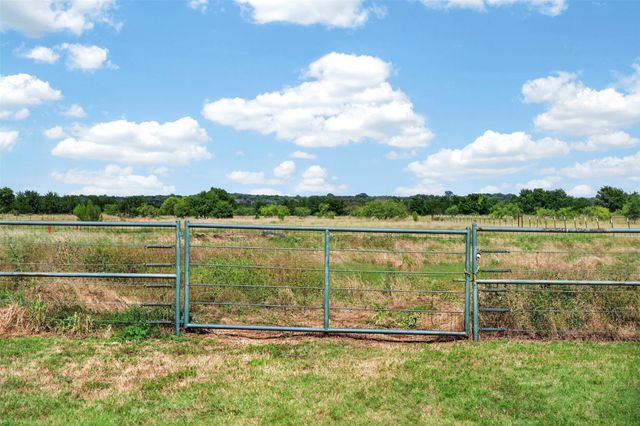2270 Mitchell Road, Krum, TX 76249