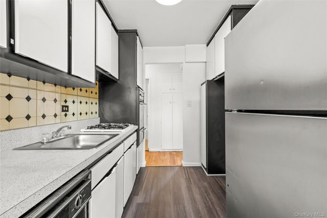 599 E 7th Street 5R, Brooklyn, NY 11218