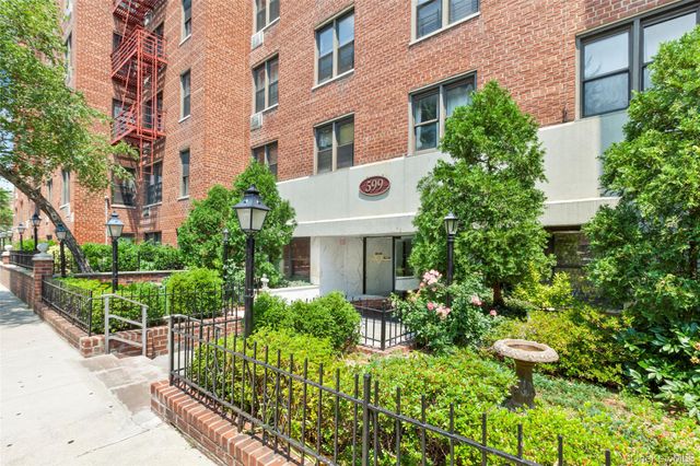 599 E 7th Street 5R, Brooklyn, NY 11218