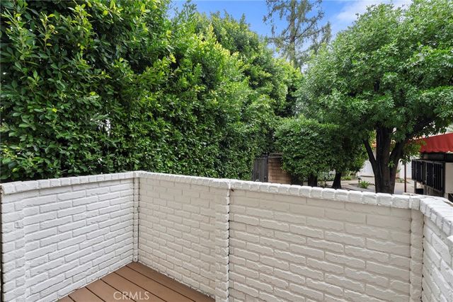 6540 Hayvenhurst 15, Lake Balboa, CA 91406