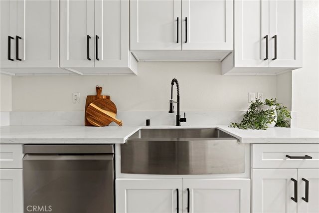 6540 Hayvenhurst 15, Lake Balboa, CA 91406