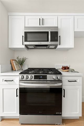 6540 Hayvenhurst 15, Lake Balboa, CA 91406