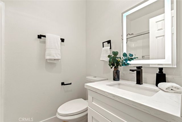 6540 Hayvenhurst 15, Lake Balboa, CA 91406