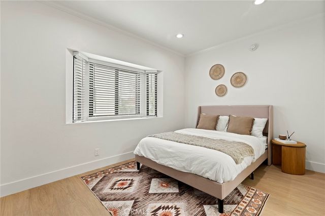 6540 Hayvenhurst 15, Lake Balboa, CA 91406