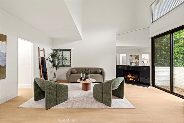 6540 Hayvenhurst 15, Lake Balboa, CA 91406